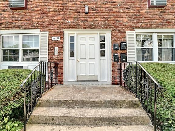 3rd image of 55 Doxbury Ln