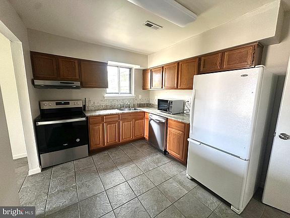 4th image of 128 Kirkbride Rd APT 6