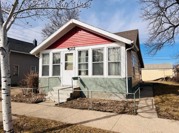 212 5th Ave SW, Aberdeen, SD 57401