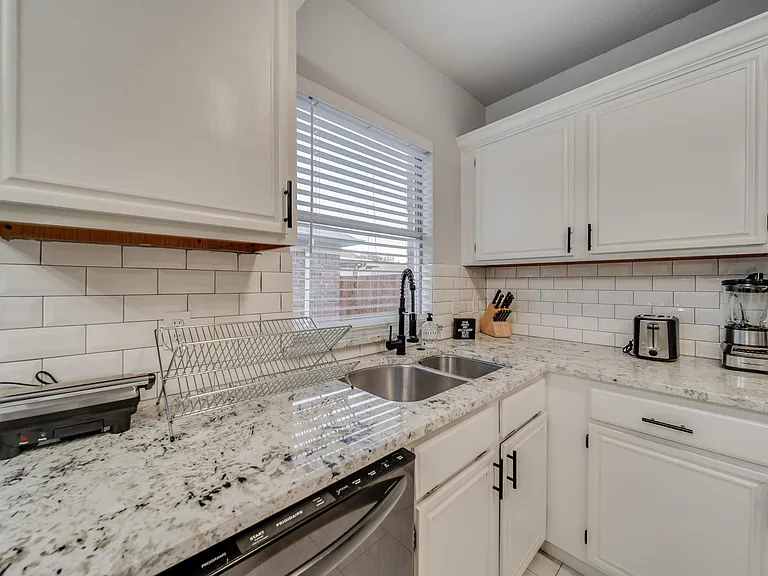 843 Sonora Ln — Photo 30