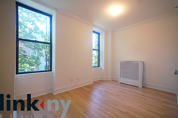 Rented by Link NY Realty | media 54