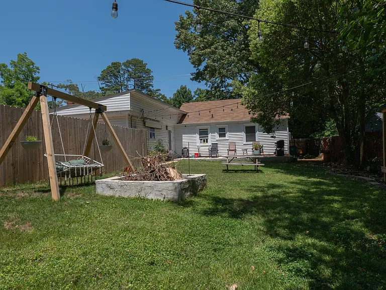 1419 Remount Rd #A — Photo 16