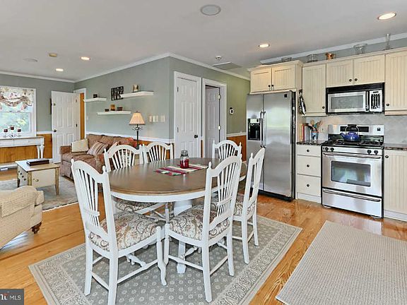 5th image of 10950 Victor Dr