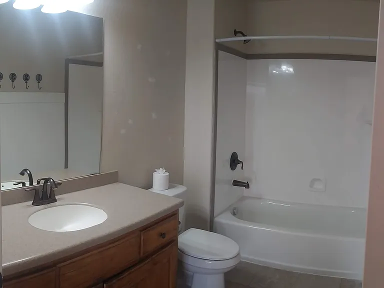 1045 S 1700 W — Photo 17