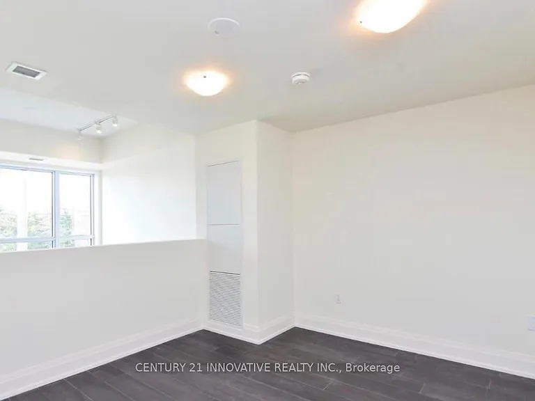 509 Dundas St W — Photo 12
