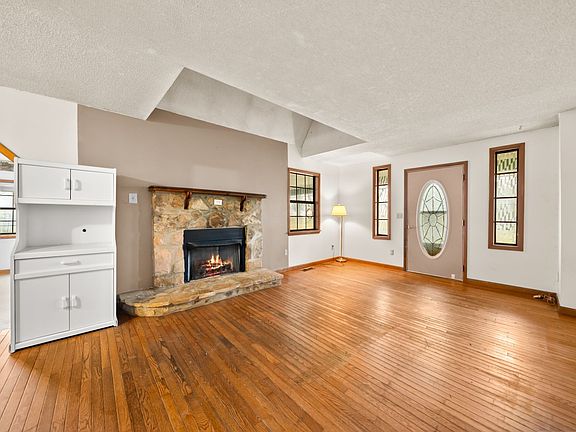 4th image of 199 Lincoln St