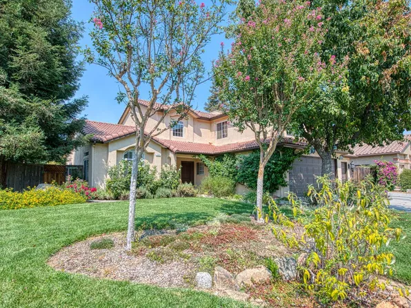 365 W Goshen Ave, Clovis, CA 93611