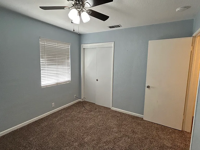 Fairview Ave — Photo 22