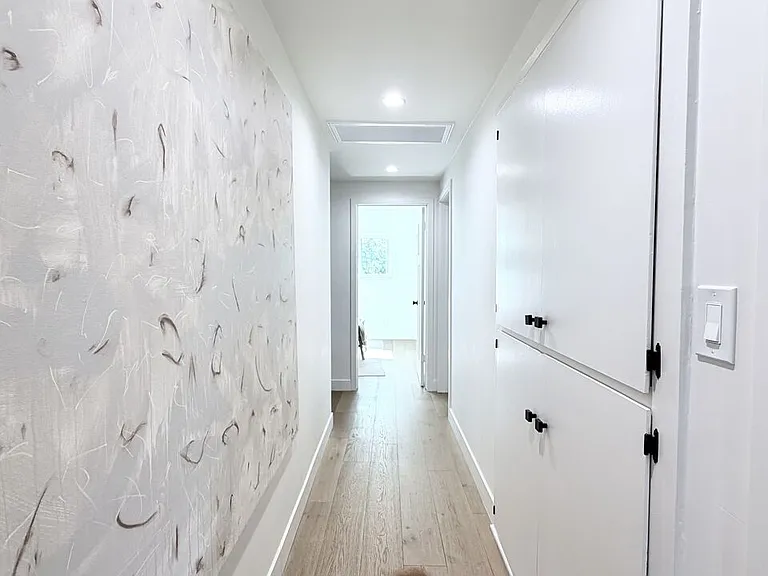 3852 Sherview Dr — Photo 8