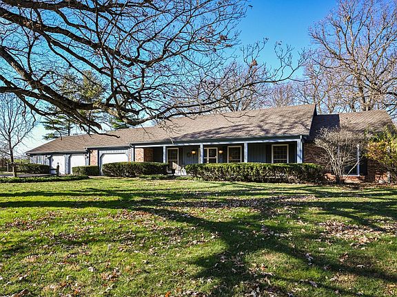 3rd image of 6N564 Fair Oaks Dr