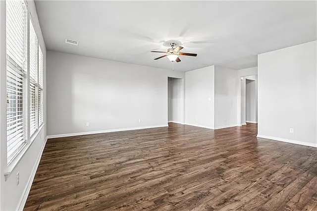 697 Lakeshore Village Dr — Photo 9