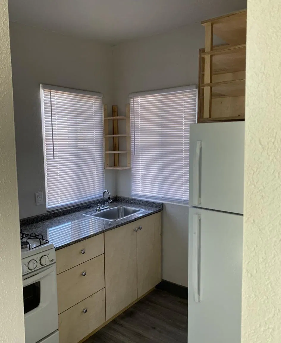 112 University Blvd SE — Photo 3