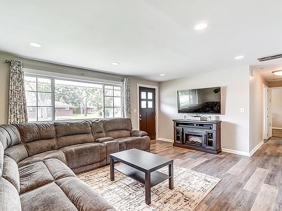 4th image of 4427 Lambeth Dr