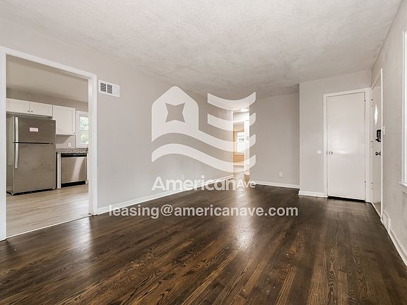 1588429_005_living_room_14052805.jpg