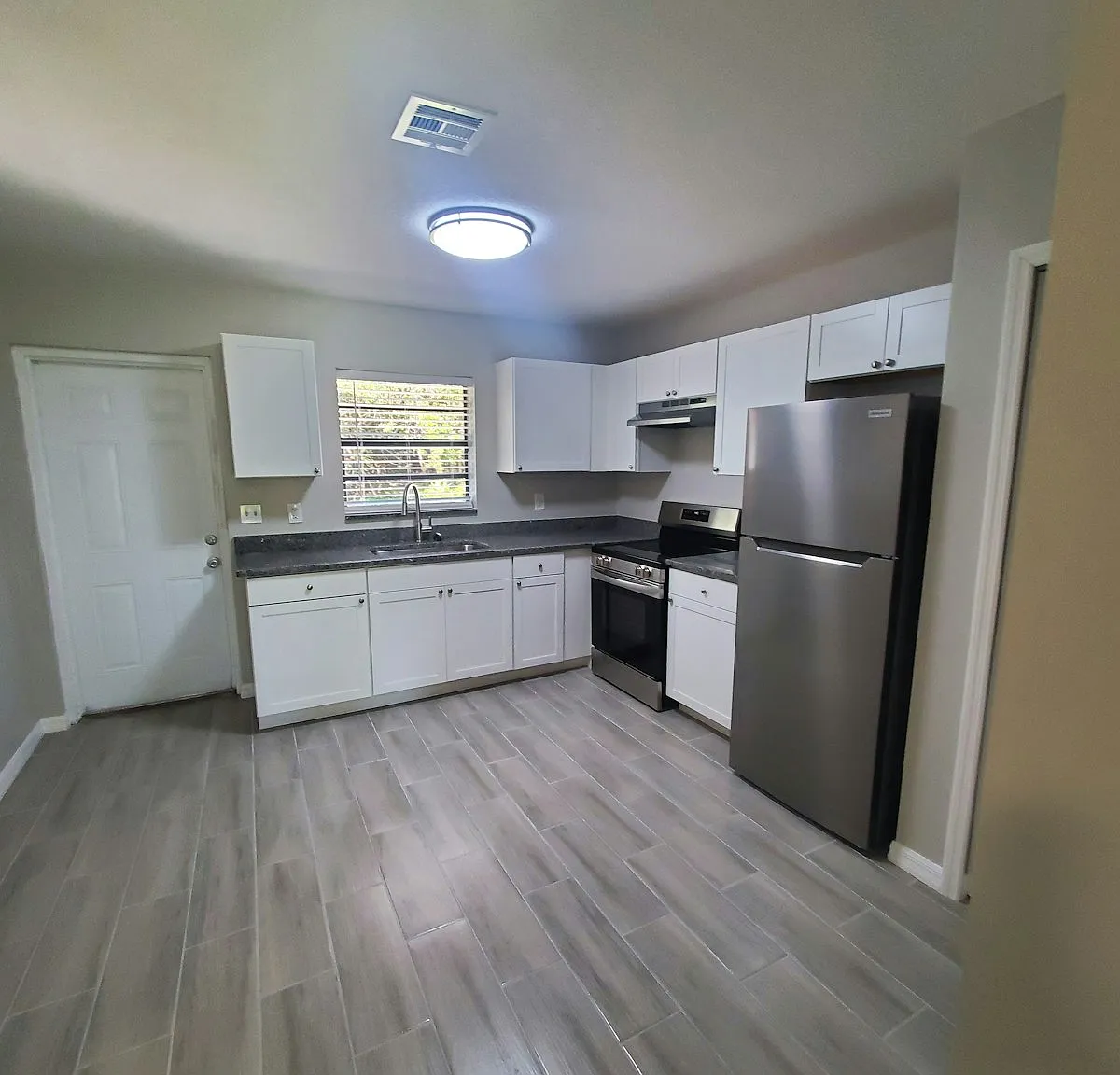 3302 South 7th Street, Unit B — Photo 3