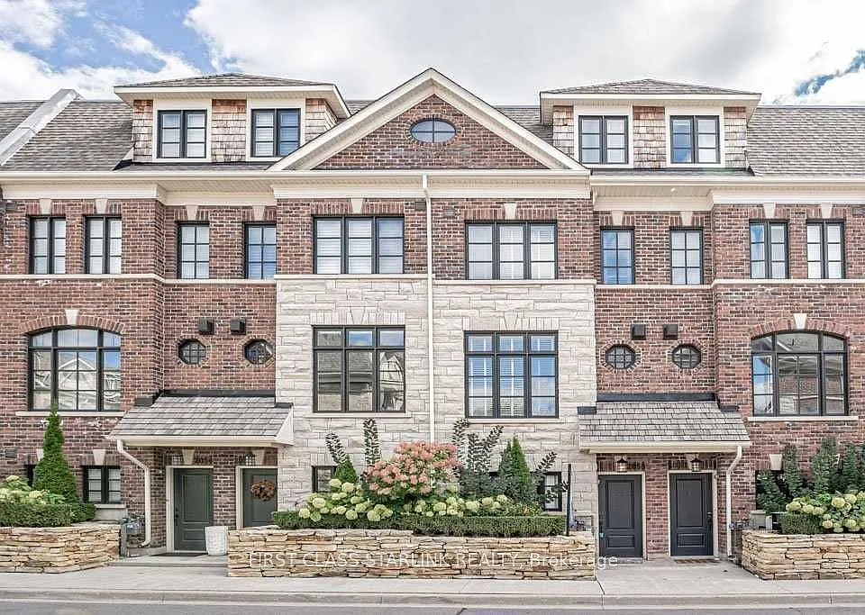 2058 Queensborough Gate #34