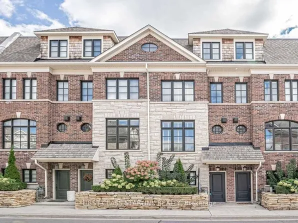 2058 Queensborough Gate #34, Mississauga, ON L5M 0X9