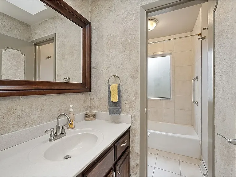 4530 Woodview Dr NE — Photo 8
