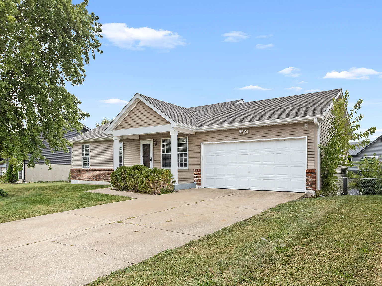 679 Dundee Ct — Photo 2
