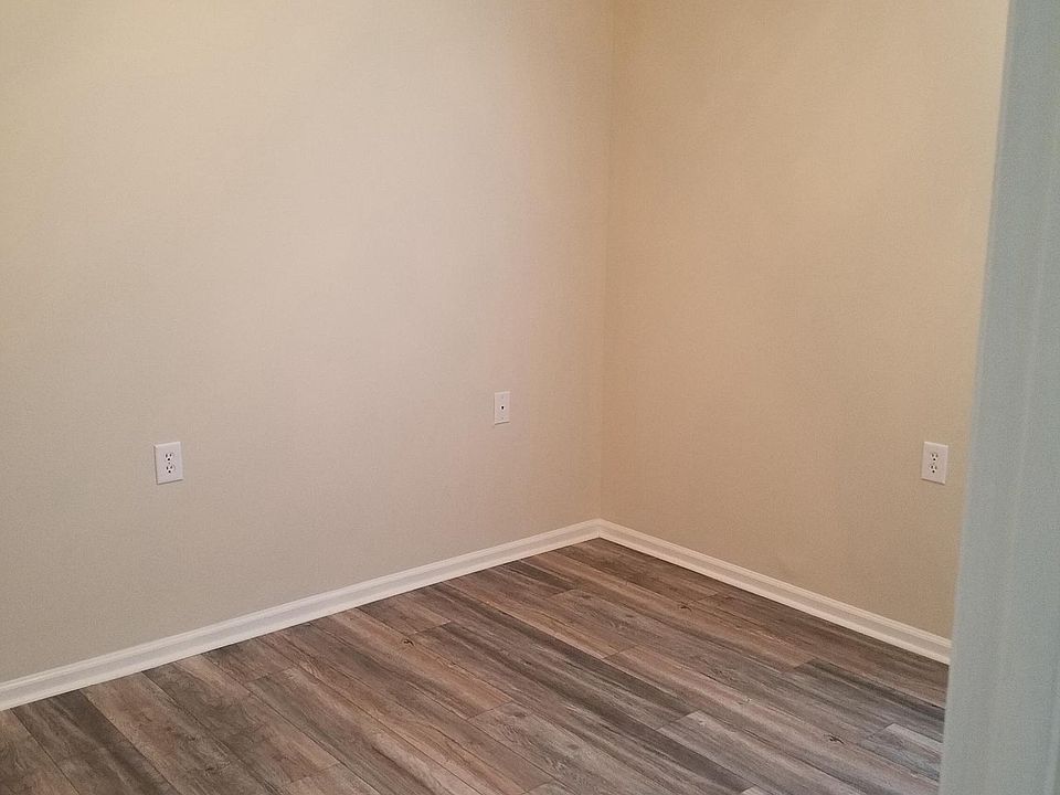 2nd image of 336 Oak Point Ter