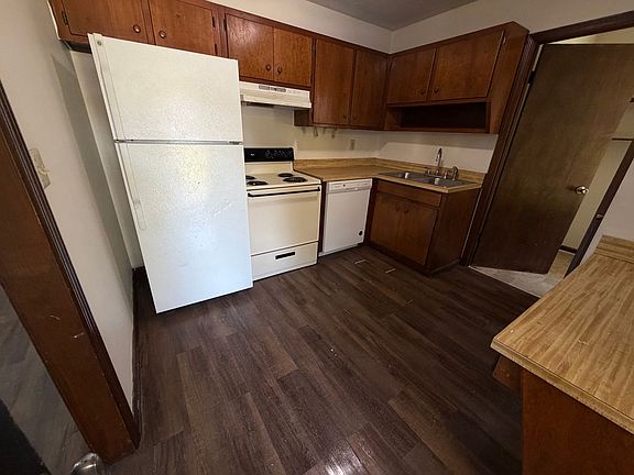 2nd image of 315 Chateau Dr SE #M-2