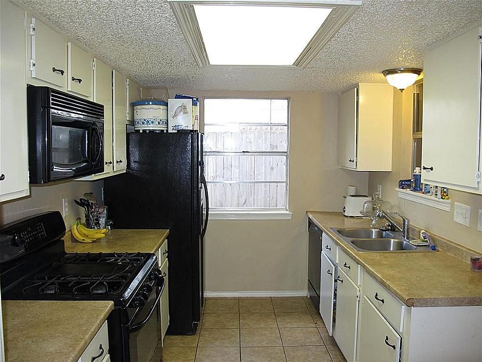2nd image of 15715 Baytree Dr