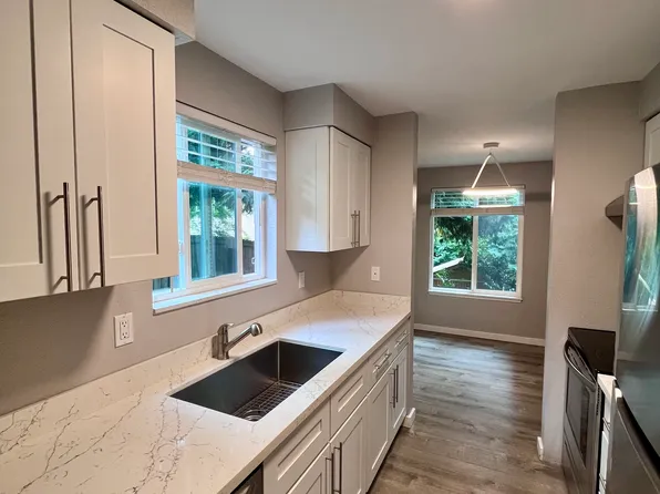 9012 236th St SW, Edmonds, WA