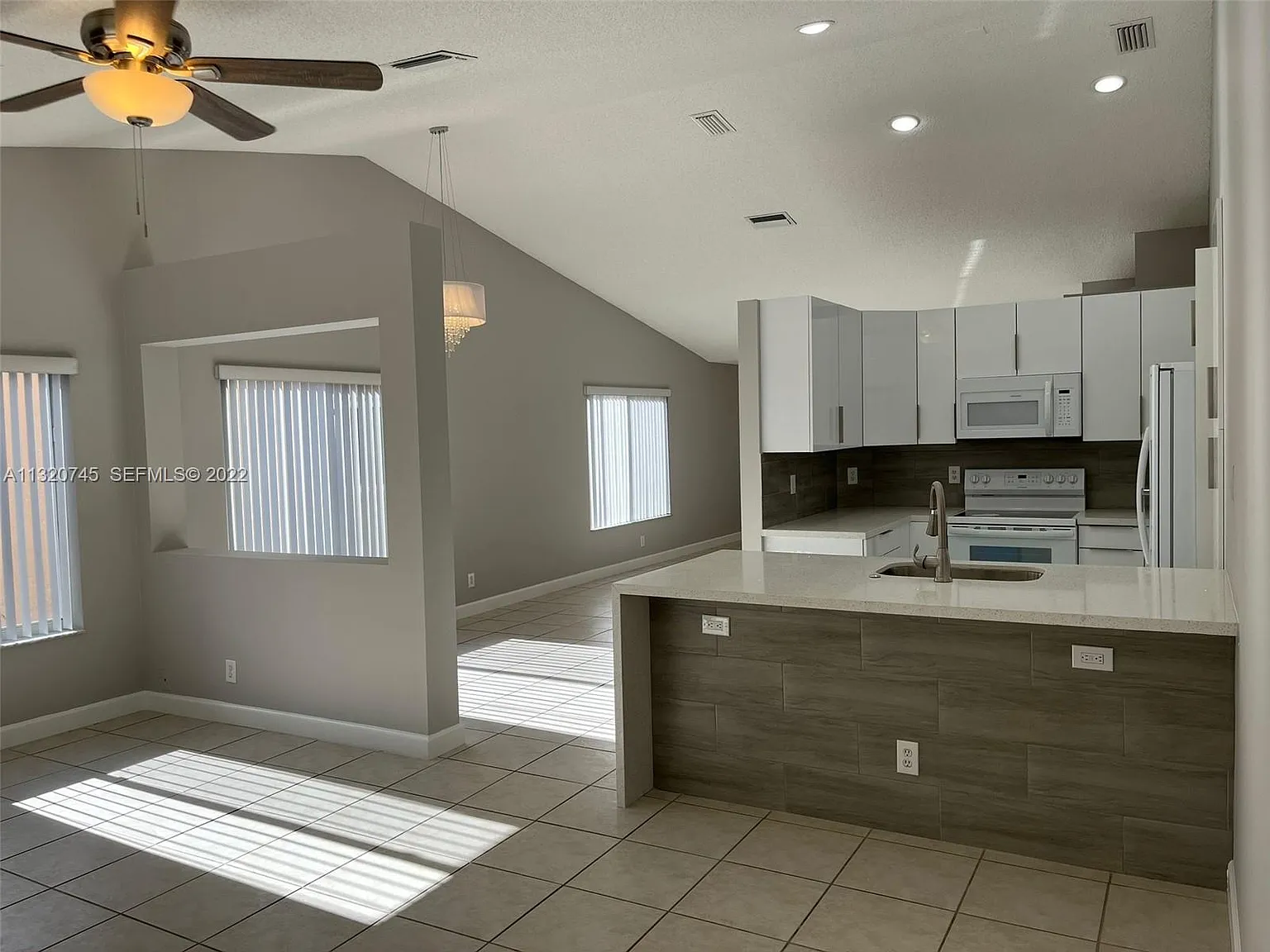 3 bed, 1542 sqft, $4,050 — Photo 2