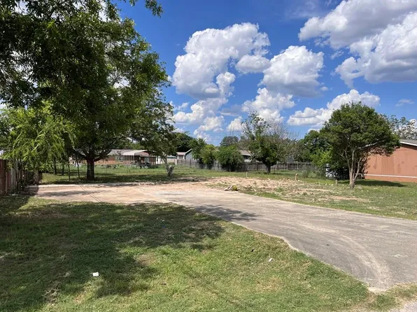 113 Riverpark Dr, Ingram, TX 78025