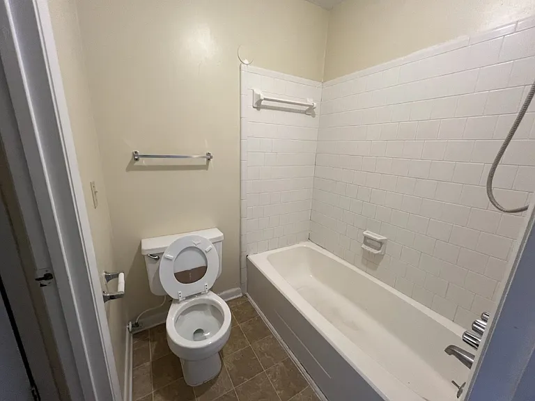 803 Kelly Dr — Photo 9