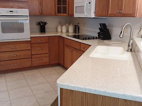 5th image of 1058 N Ironwood Dr