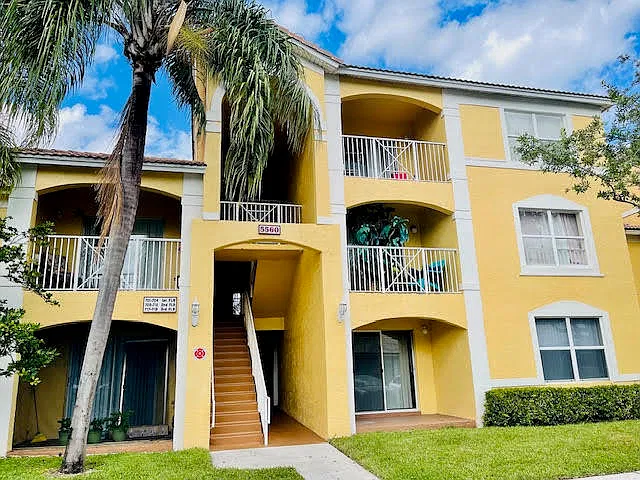5560 NW 61st St #711