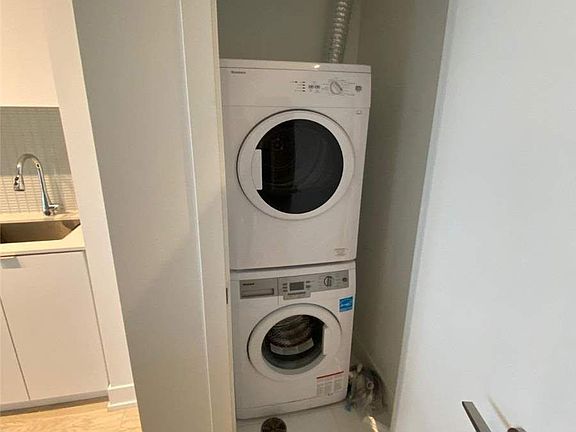 3rd image of 7 Grenville St #5006