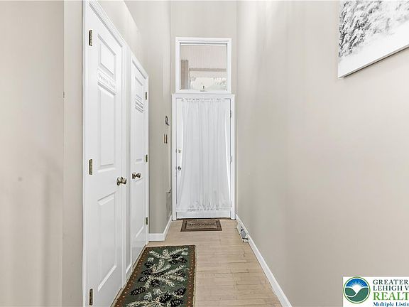 4th image of 76 Laurelwoods Dr