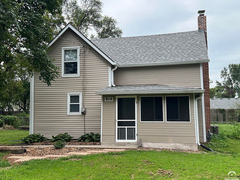 1st image of 814 Maple St