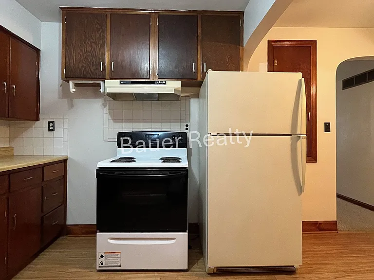 1003-1005 Masters Ave — Photo 11