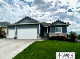 7201 Yankee Woods Dr, Lincoln, NE 68516