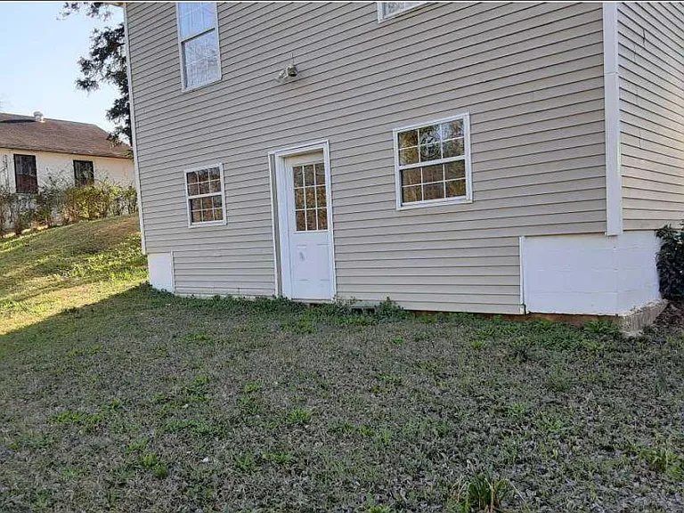 1006 Dr Charles Johnson Ave — Photo 6