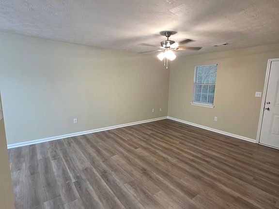 2nd image of 220 Big Oak Cir