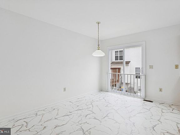 5th image of 9 Creek Ln