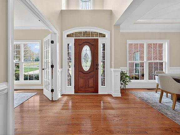 5th image of 110 Vintage Hill Cir