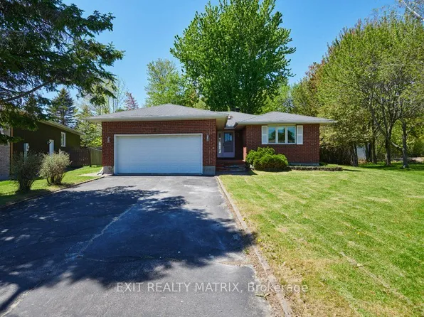 72 Castlebeau St, Russell, ON K0A 1W0