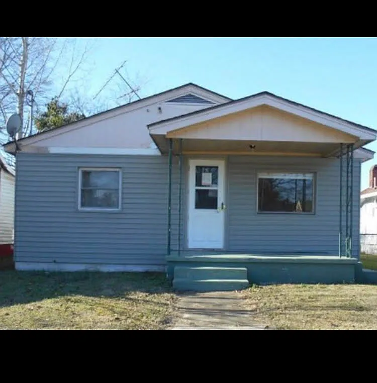 3 bed, 1300 sqft, $1,650 — Photo 1