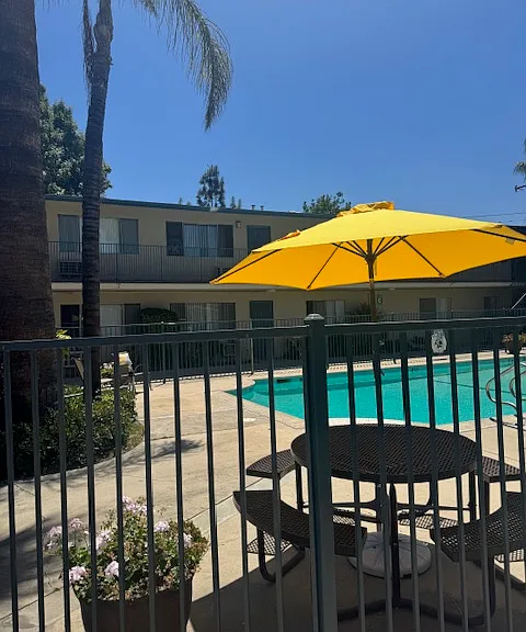 Covina Palms Apartments — Photo 10