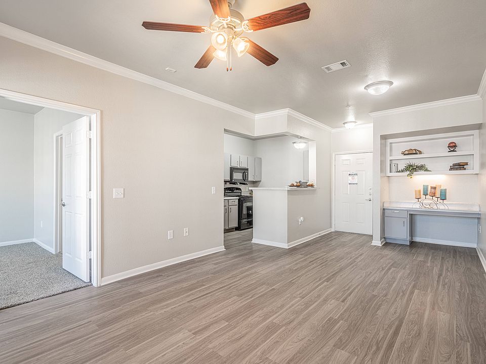 Spacious Living Room at Mansions at Moses Lake - Luxury Apartments in Texas City