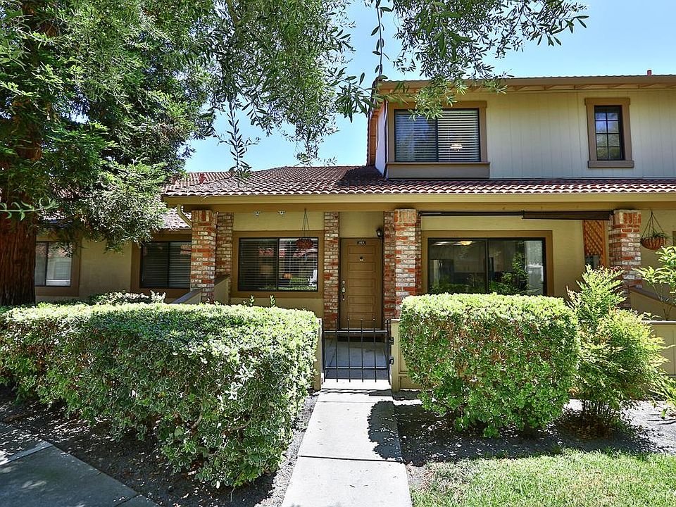 1st image of 420 Colony Knoll Dr