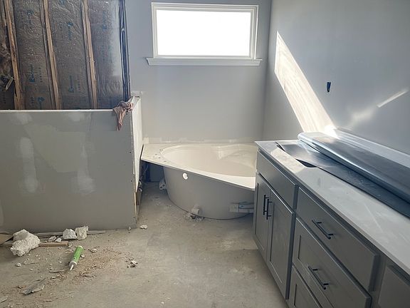 4th image of 728 Robinson Dr