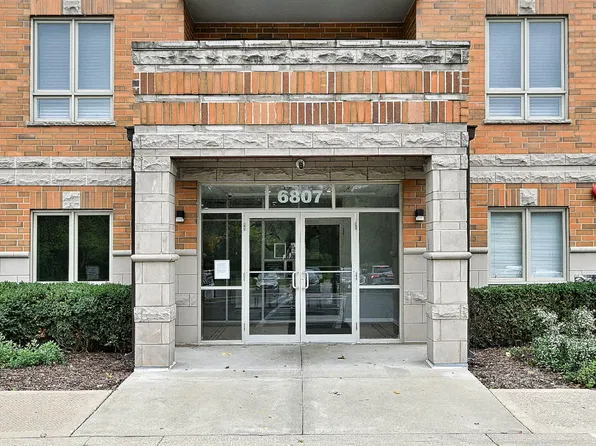 6807 N Milwaukee Ave APT 302, Niles, IL 60714