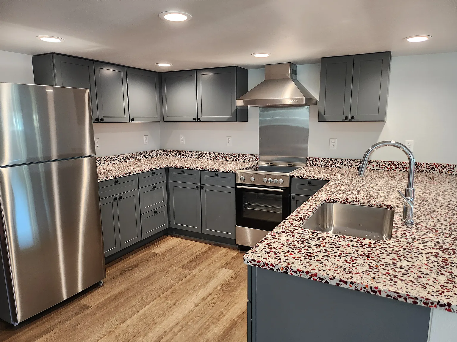 1 bed, $1,300 — Photo 4