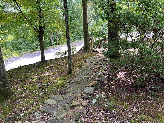 3rd image of 118 Creekside Dr